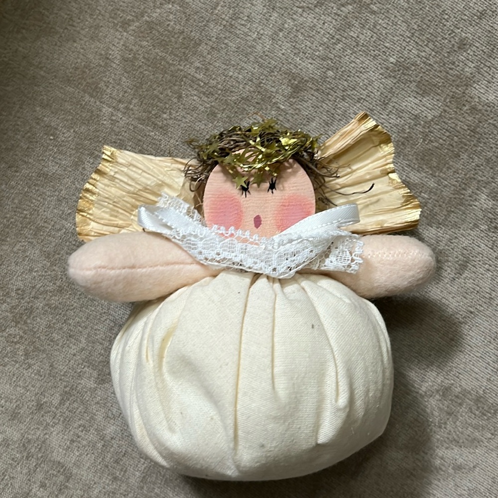 Angel figurine